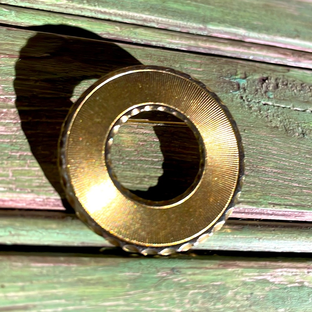 Circle scarf clip